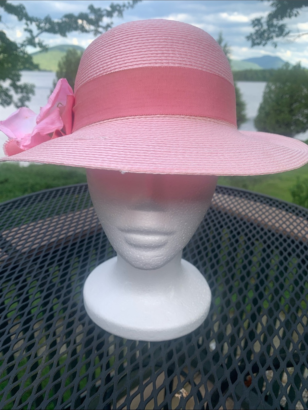 No name straw hat. Good shape condition